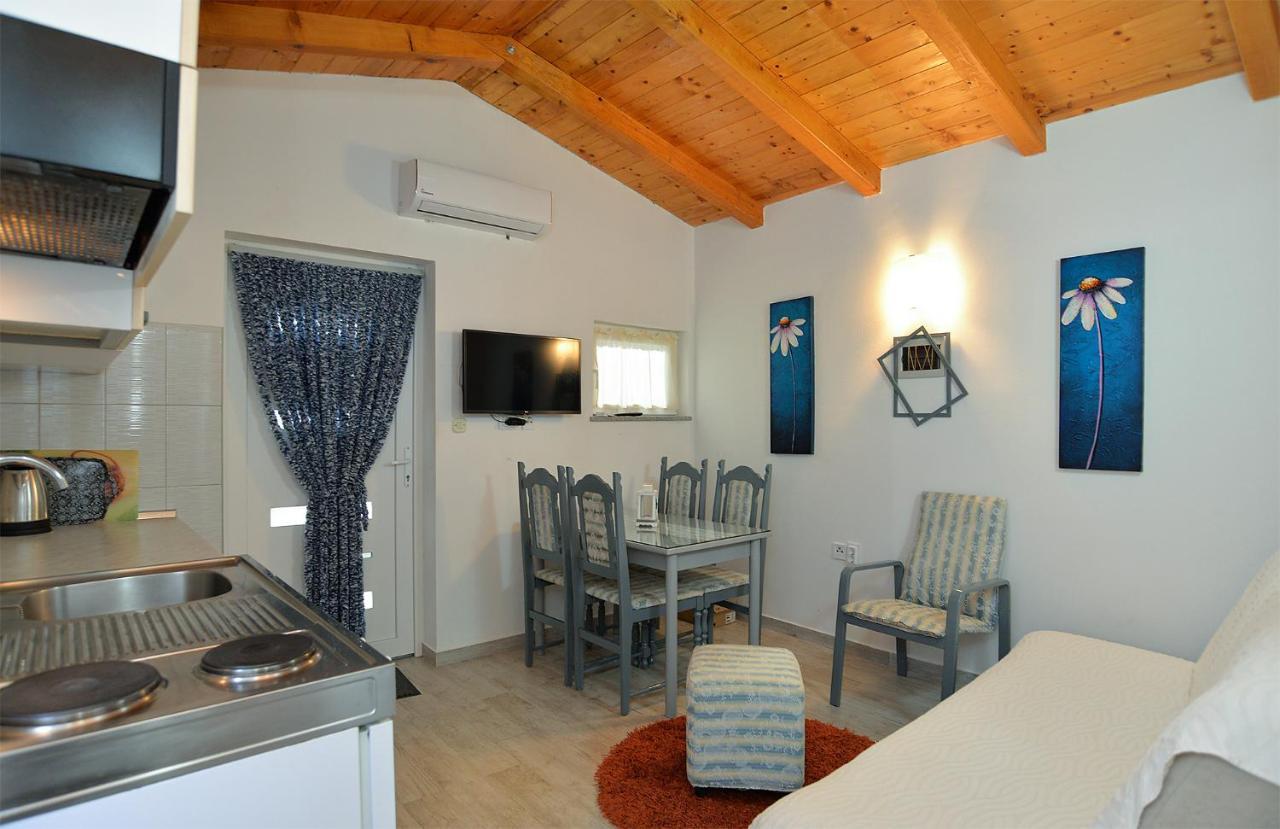 Apartments Jadranka 1279 Pomer Kültér fotó
