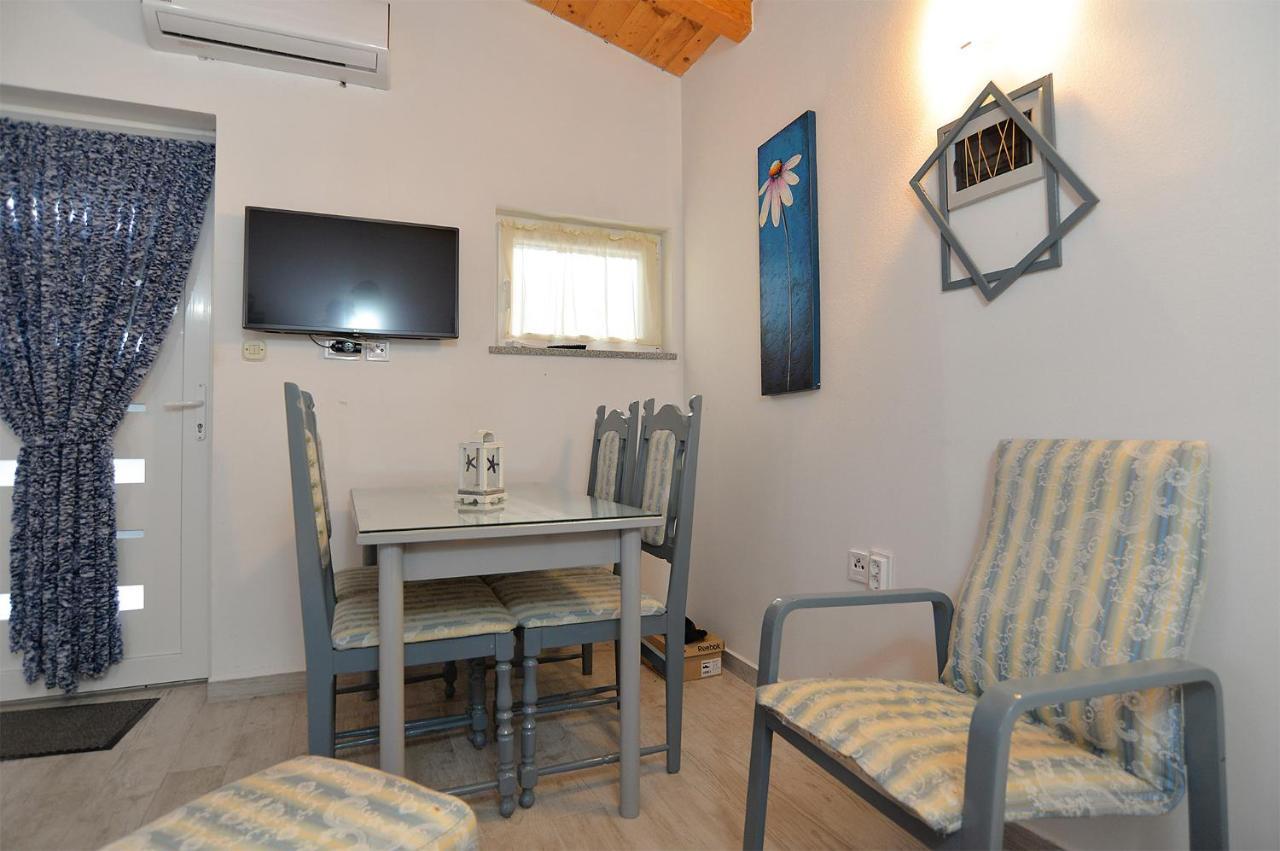 Apartments Jadranka 1279 Pomer Kültér fotó